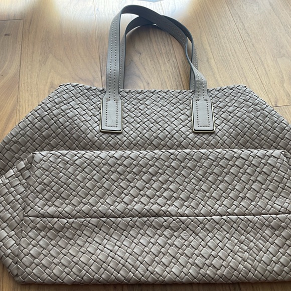 Etienne Aigner Wave Leather Tote Bag High Quality Everyday Look - Picture 6 of 6